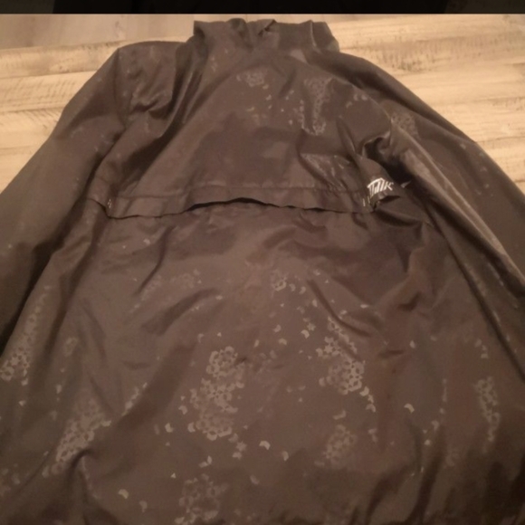 Rain coat - Picture 3 of 3